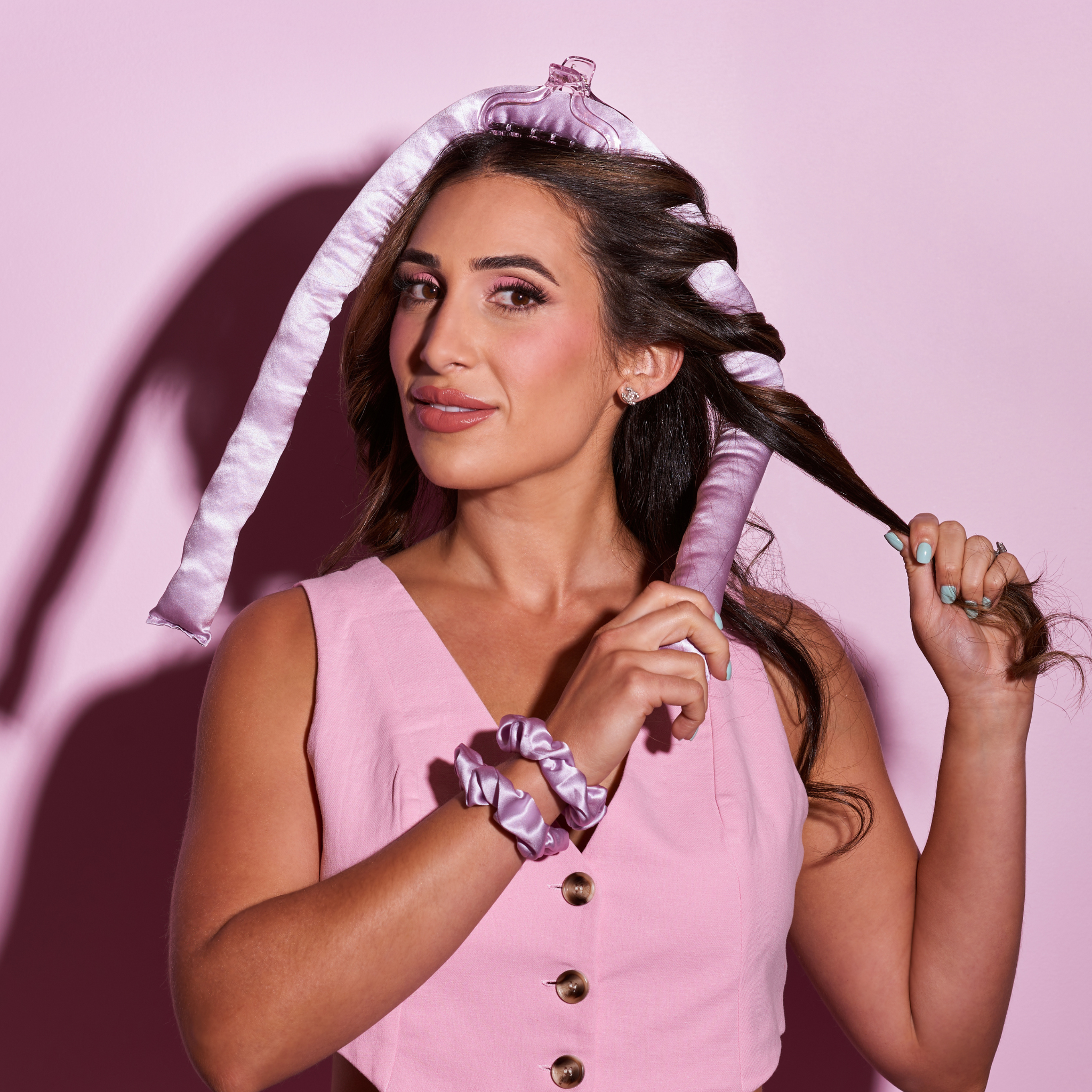 Model using the Heatless Curls Kit