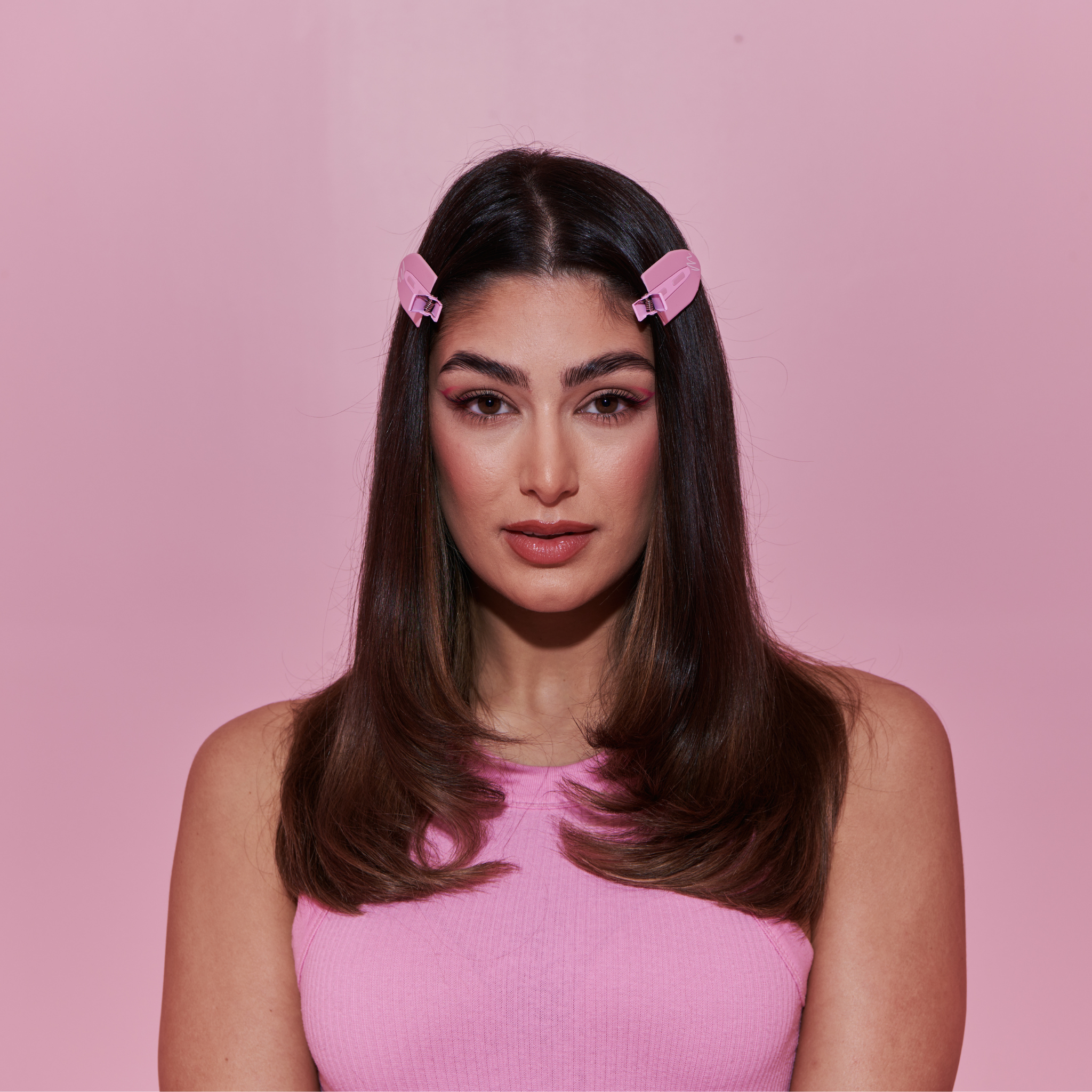 Model using the Mermade Hair Jumbo No Crease Clips
