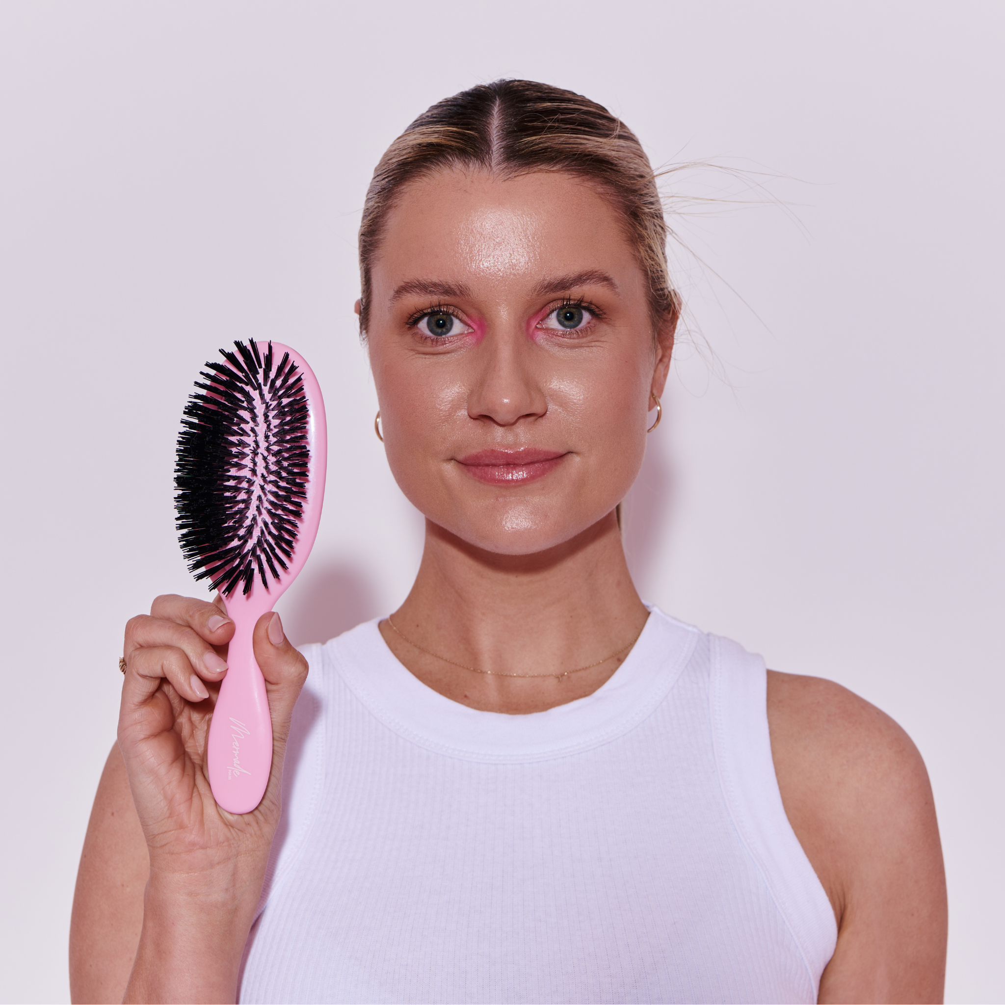 Model using the Mermade Hair Pink Styling Brush