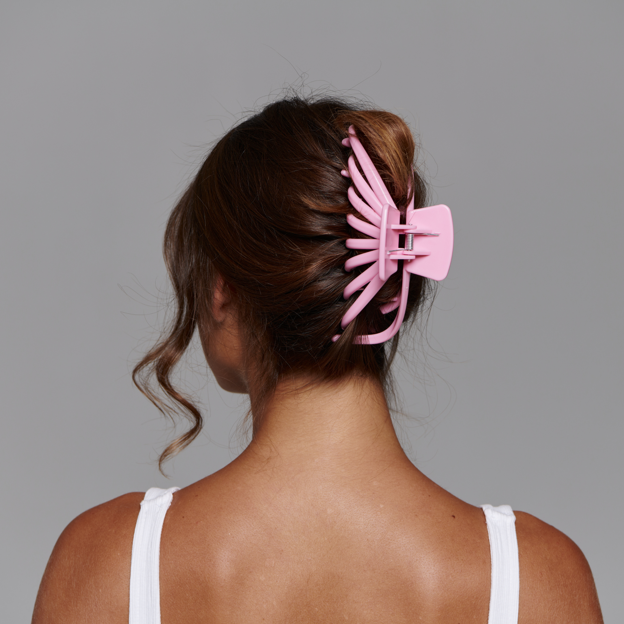 Model using the Mermade Hair Pink Octopus Clip