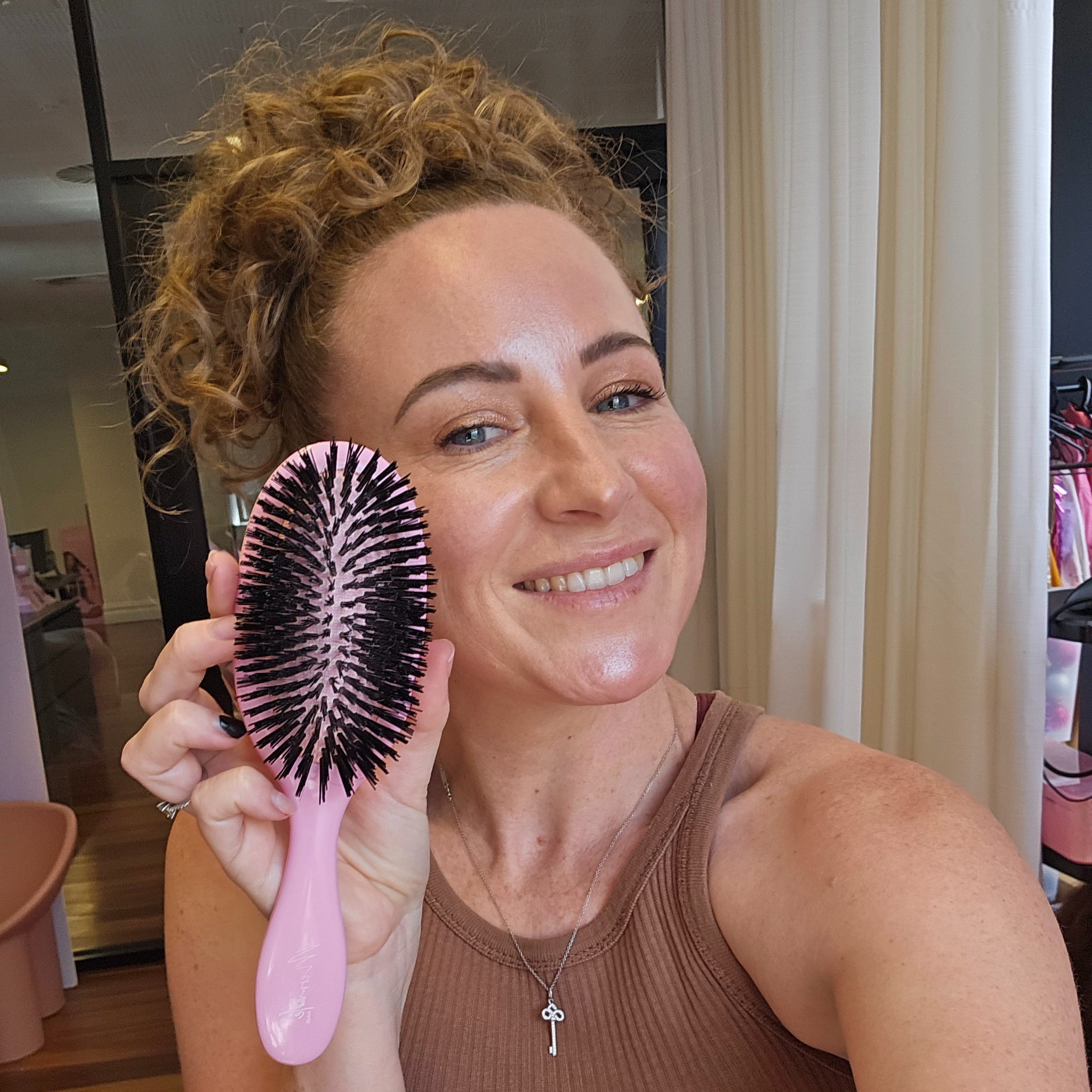 Model using the Mermade Hair Pink Styling Brush