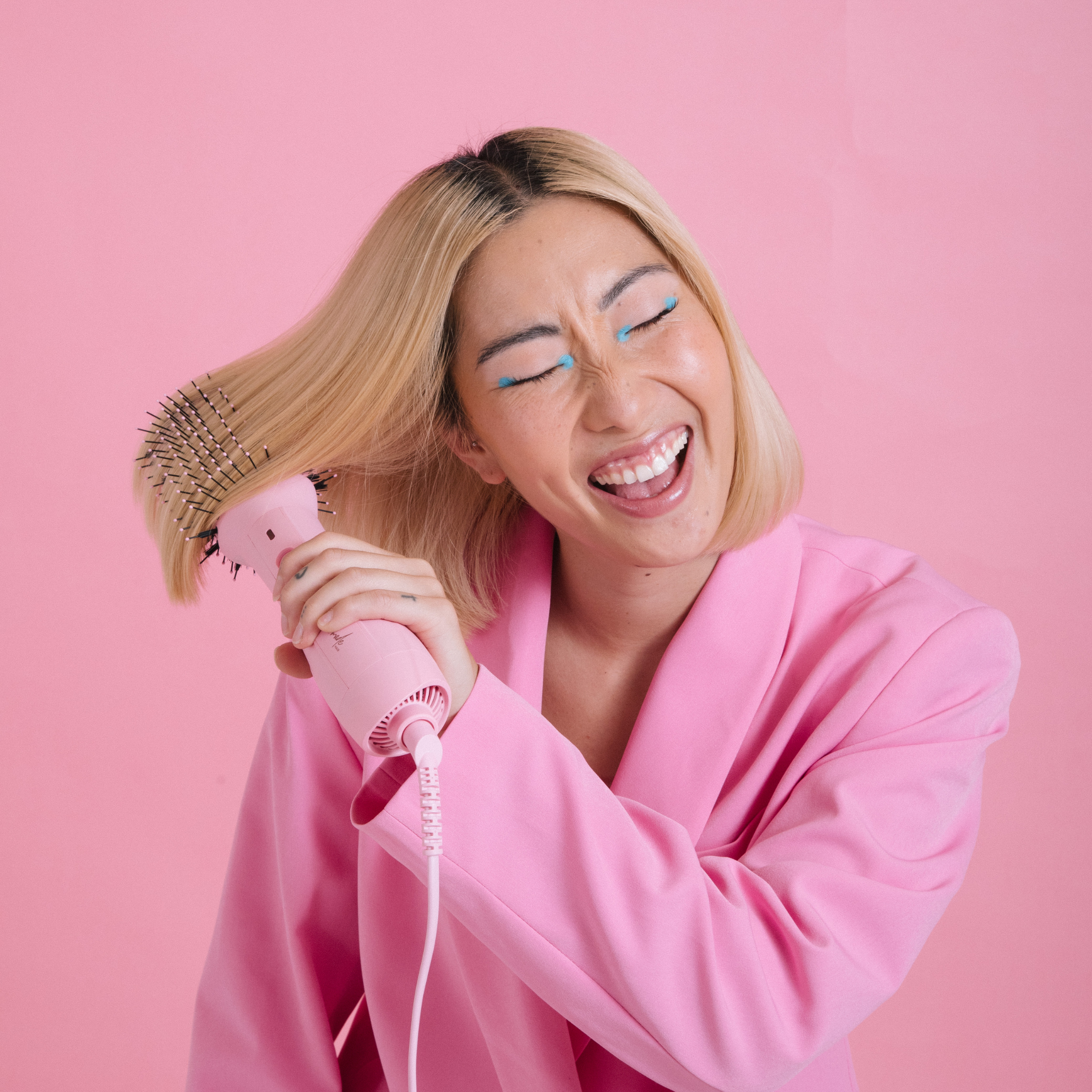 Model using the Blow Dry Brush - Signature Pink