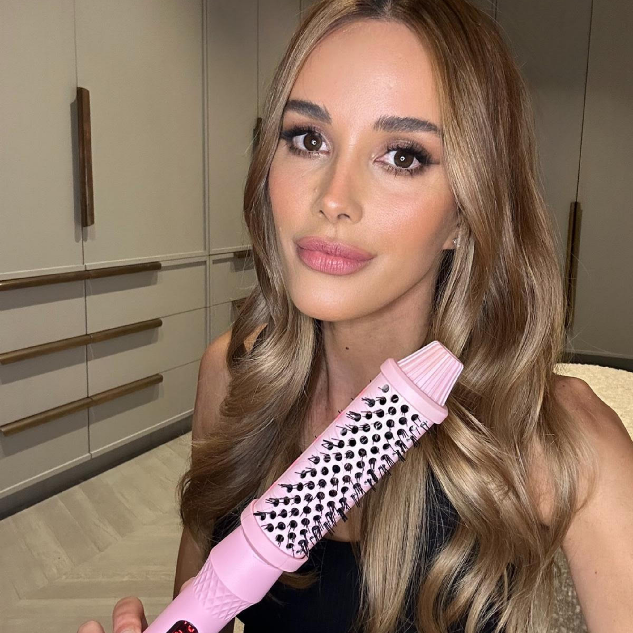 Bec Judd using the Infrared Thermal Brush