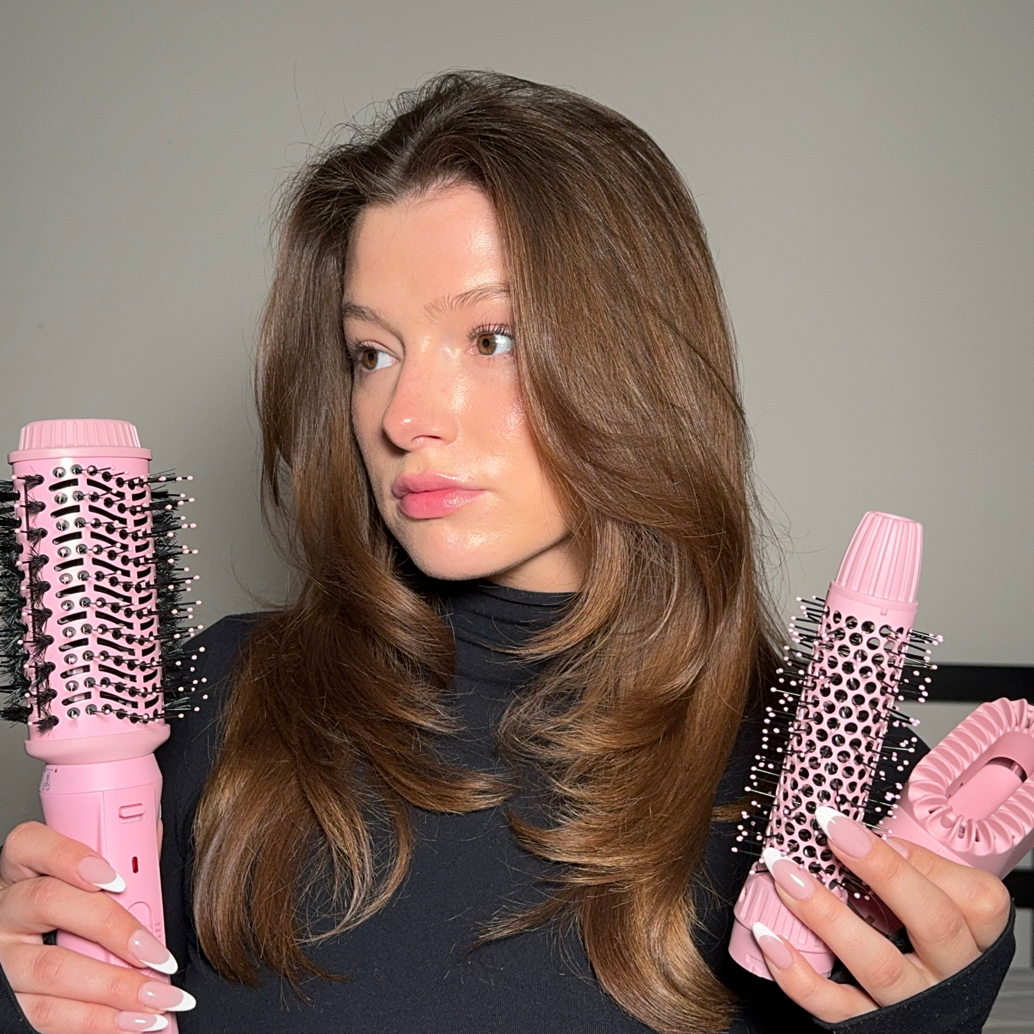 Model using the Mermade Hair Pink Interchangeable Blow Dry Brush